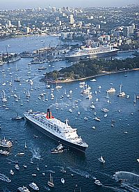 Queen Mary 2 and Queen Elizibeth 2 in Sydney